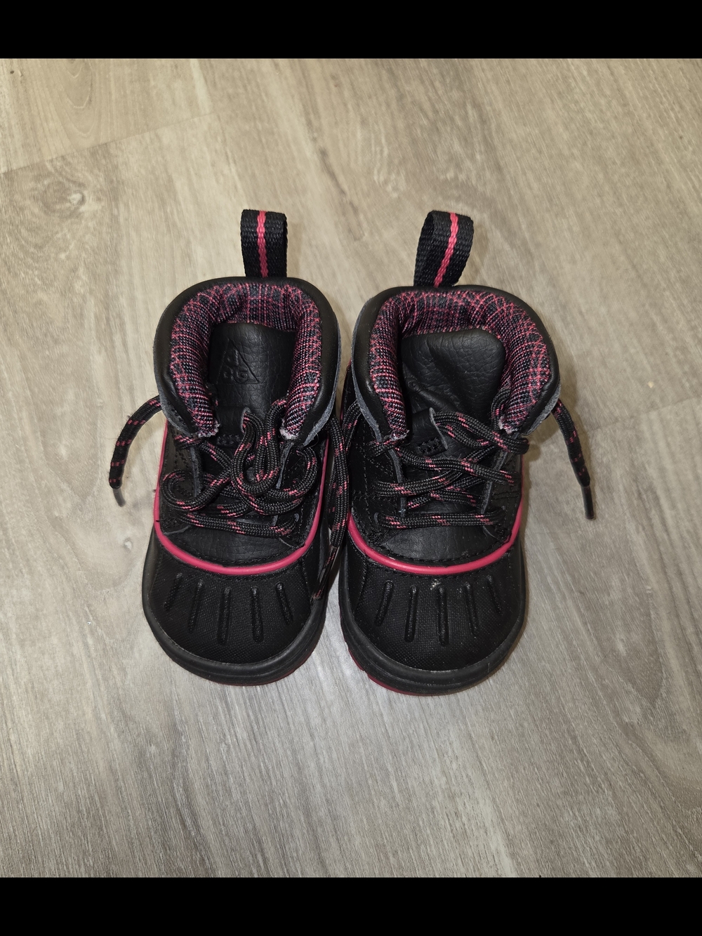 Nike Kids Black and Pink Outdoor Boots